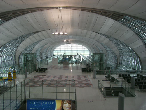 Der neue Flughafen von Bangkok - Suvarnabhumi Airport - der erst im September 2006 eröffnet wurde