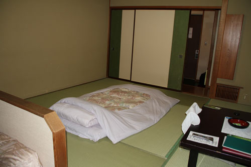 japanische Schlafstätte als Futon auf der Tatami