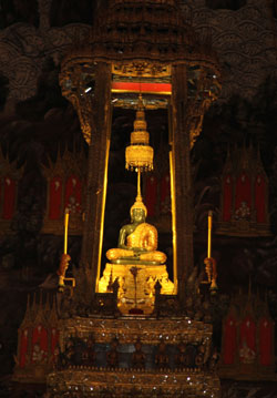 Smaragdbuddha aus Jade - Thailands meist verehrter Buddha