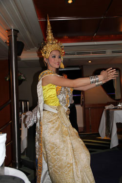 tanzende Thai-Mädchen